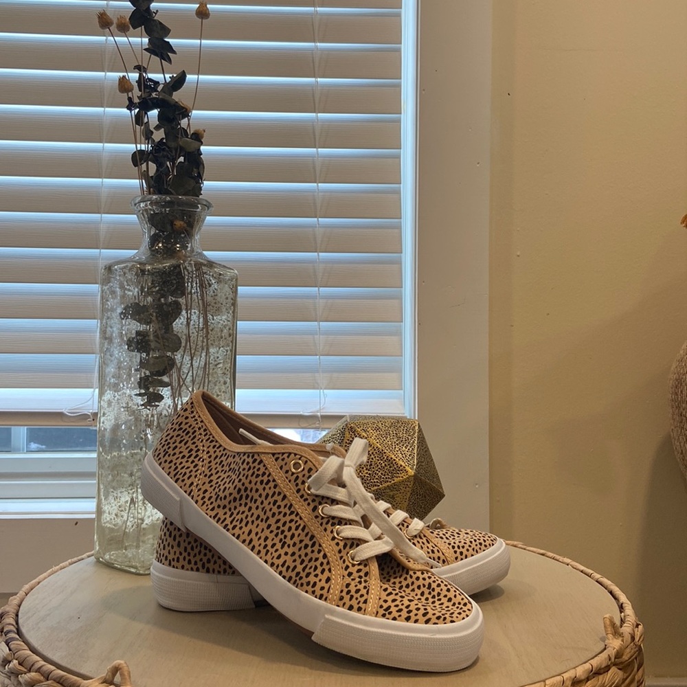 🐆 NWT Old Navy Cheetah print sneaker